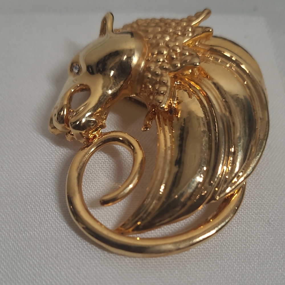 Gold Tone Lion Brooch